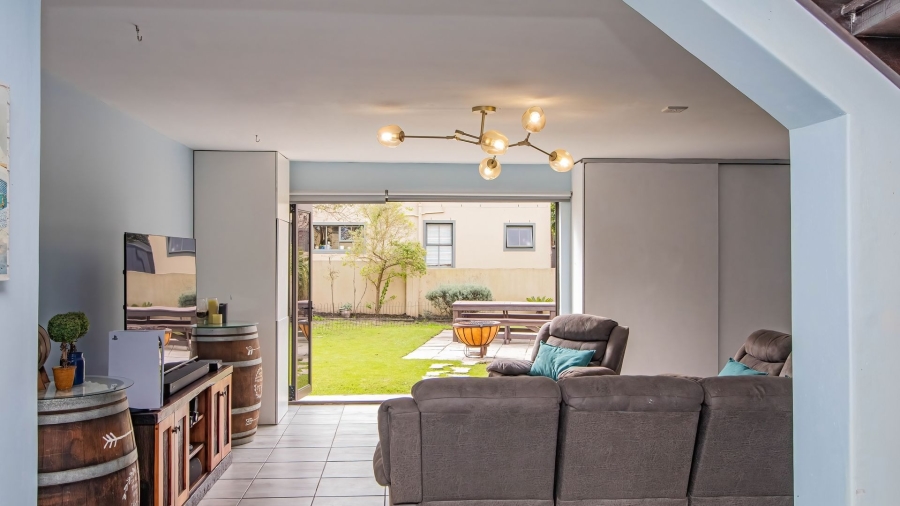 4 Bedroom Property for Sale in Sandbaai Western Cape